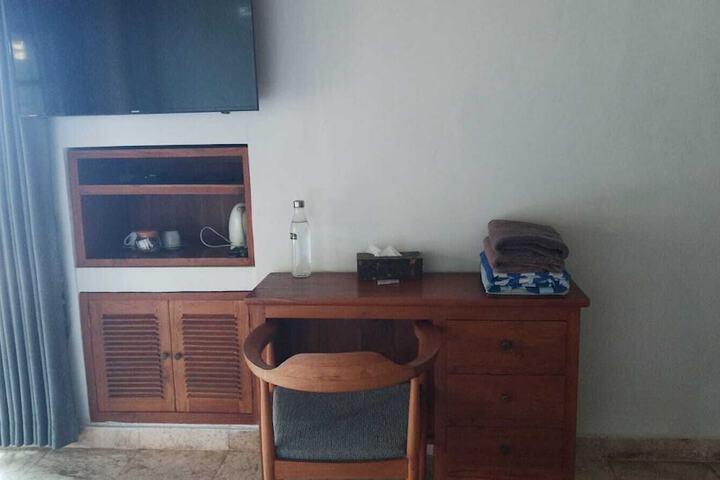 Room 37 of 143