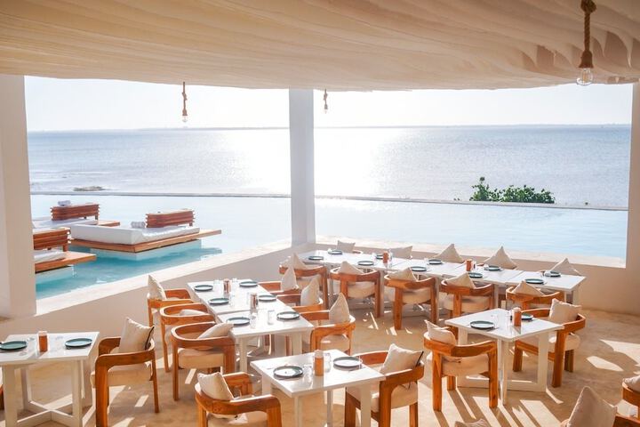 Dining 6 of 12