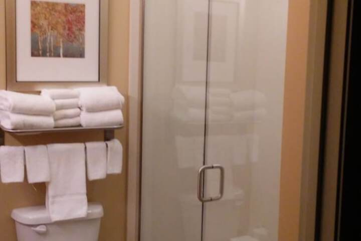 Room 27 of 43