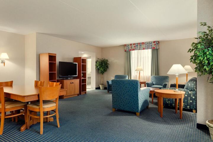Room 48 of 112