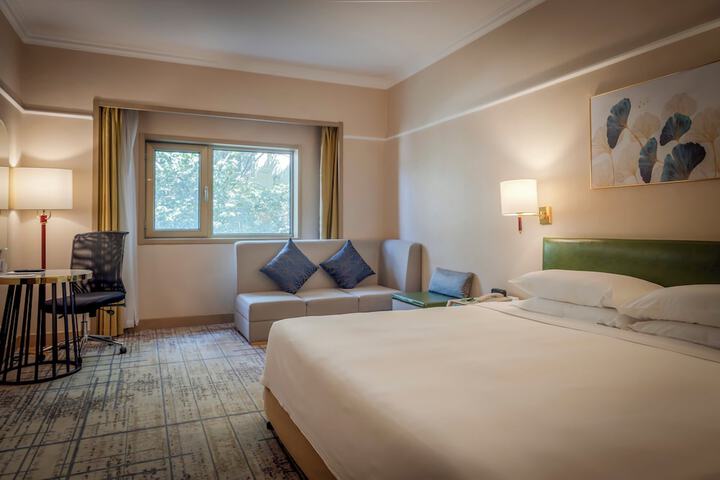 Room 40 of 175