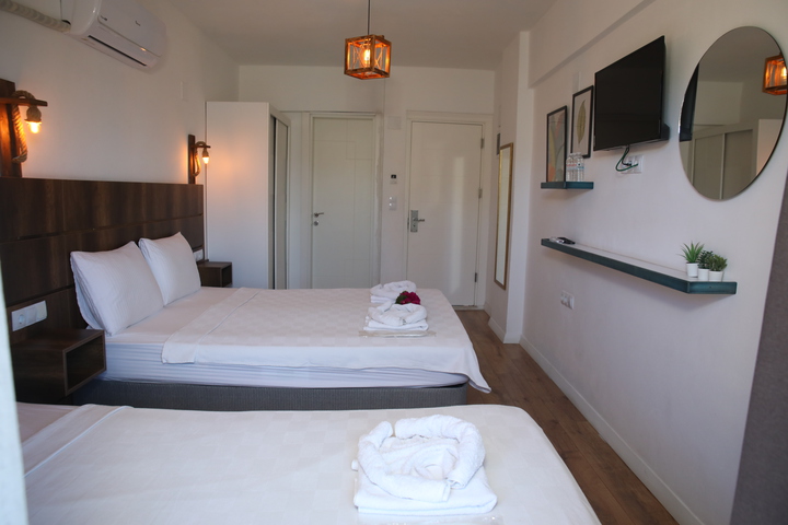 Room 8 of 34