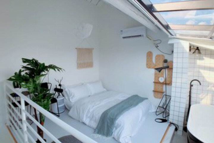 Room 53 of 62