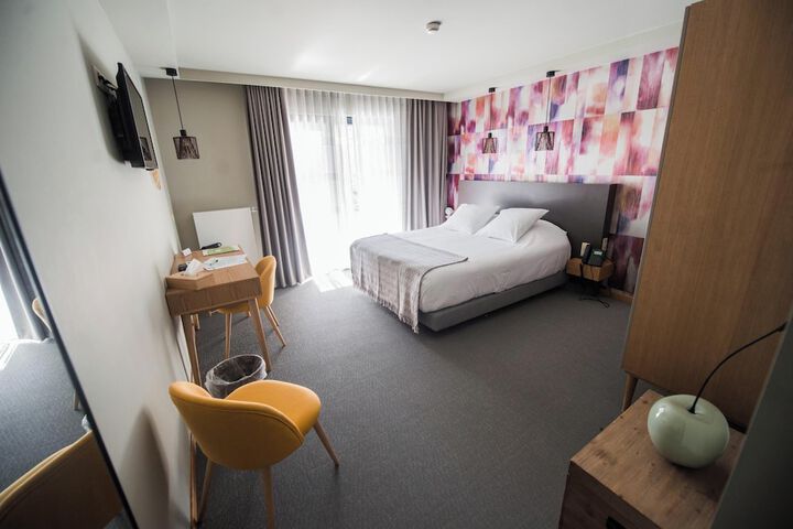 Room 4 of 24