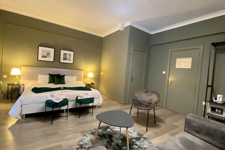 Room 27 of 87