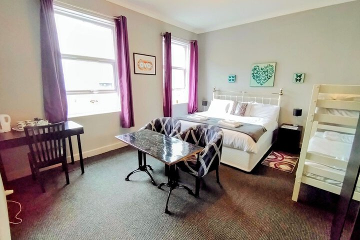 Room 32 of 61
