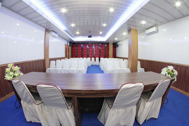 Ballroom/Hall 18 of 26