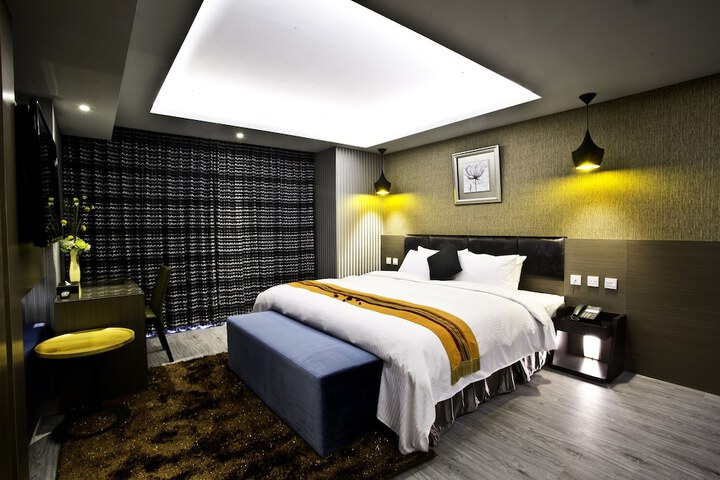 Room 21 of 36