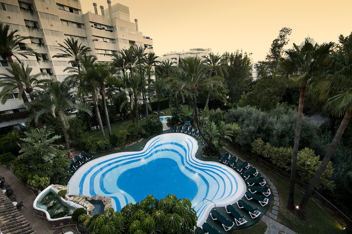Hotel with Pool