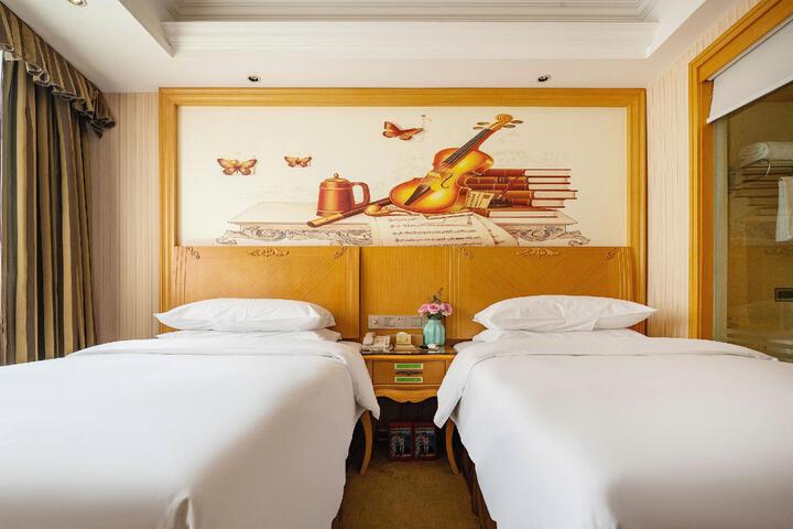 Room 27 of 48