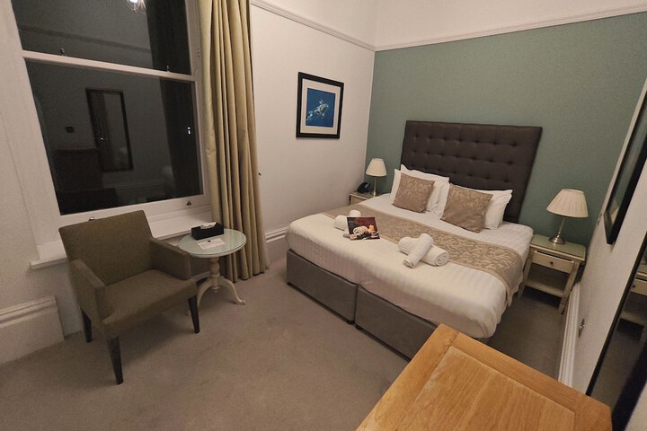 Room 36 of 90