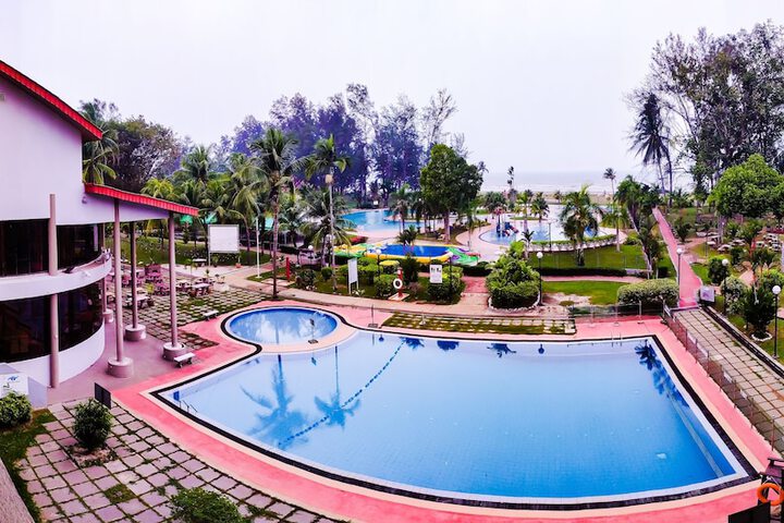 Hotel Pool