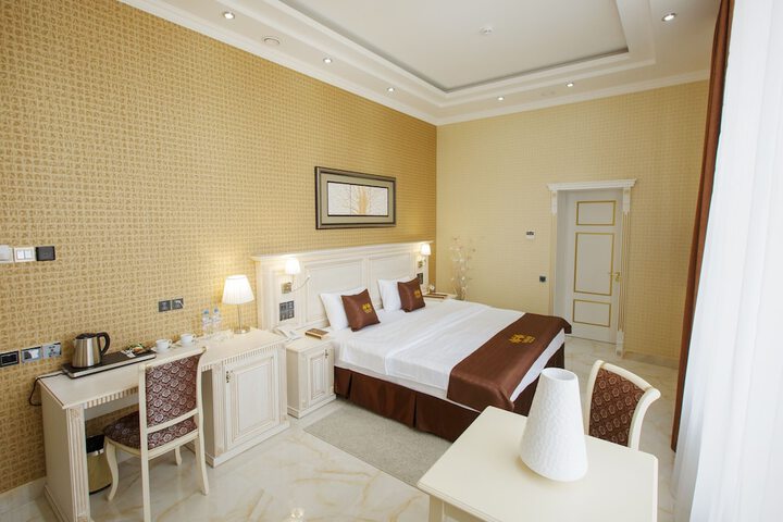 Room 22 of 102