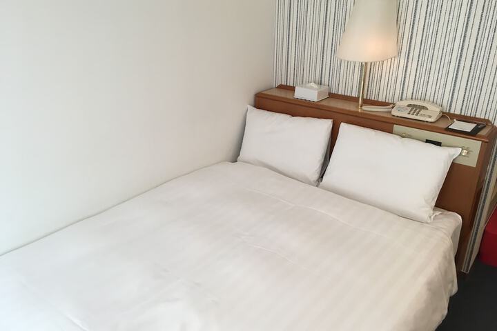 Room 6 of 50