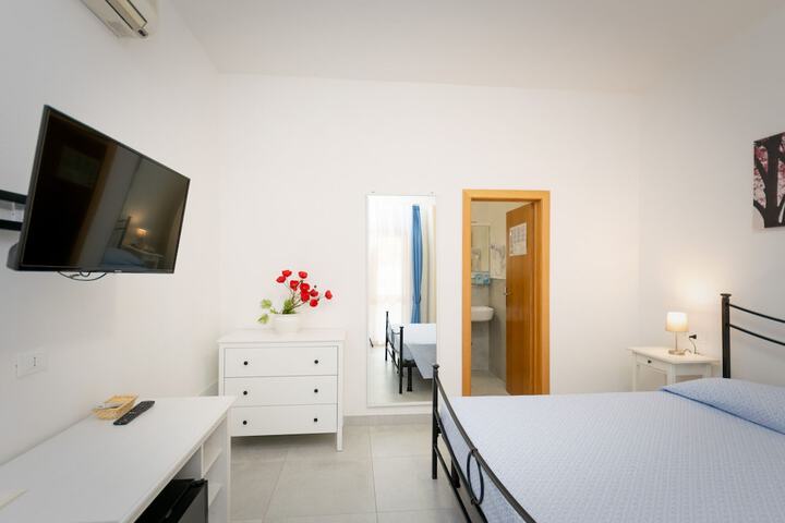 Room 13 of 81