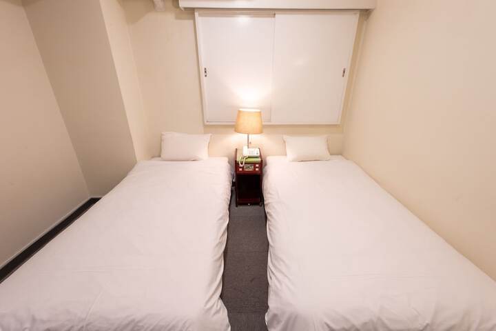 Room 16 of 48