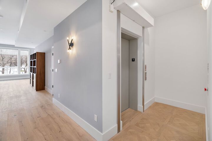 Room 3 of 109
