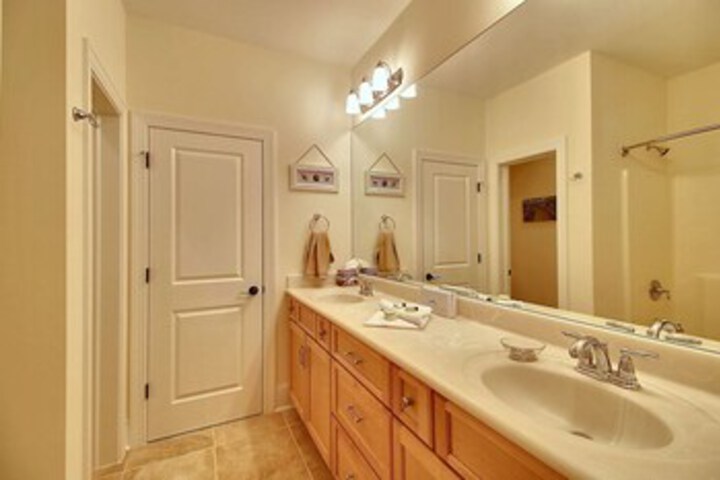 Room 4 of 27