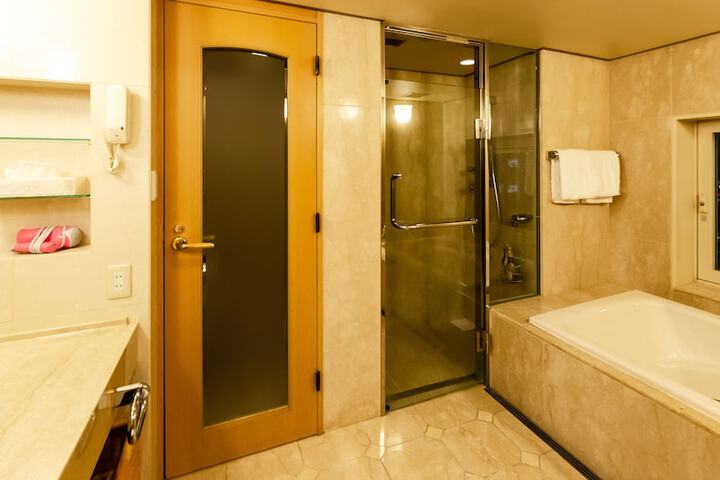Room 22 of 46