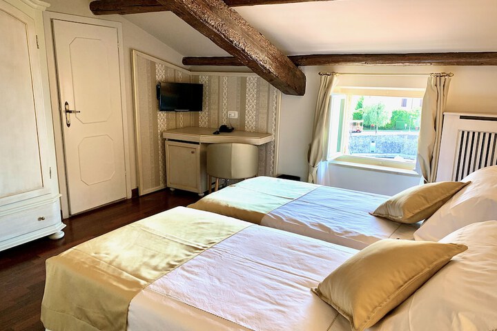 Room 37 of 112