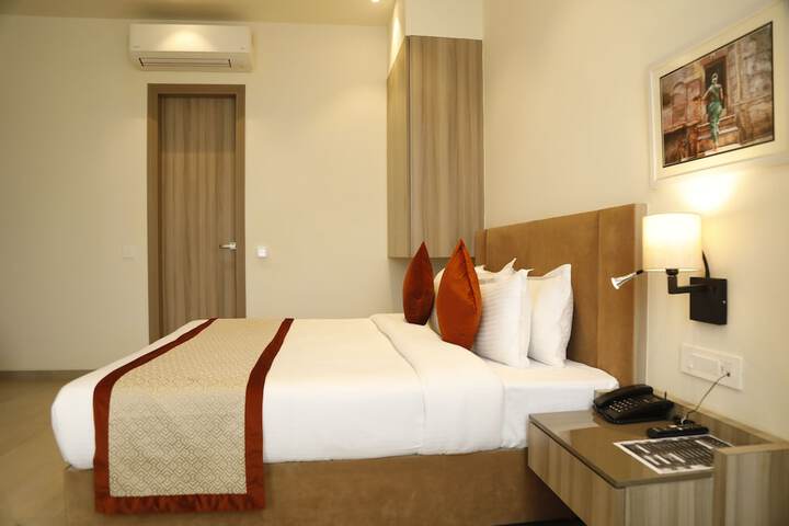 Room 53 of 94