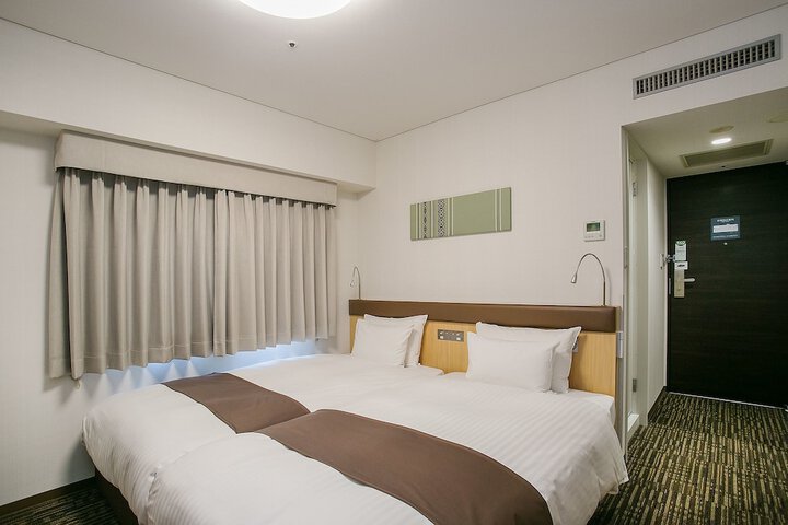 Room 3 of 64
