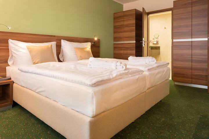 Room 10 of 48