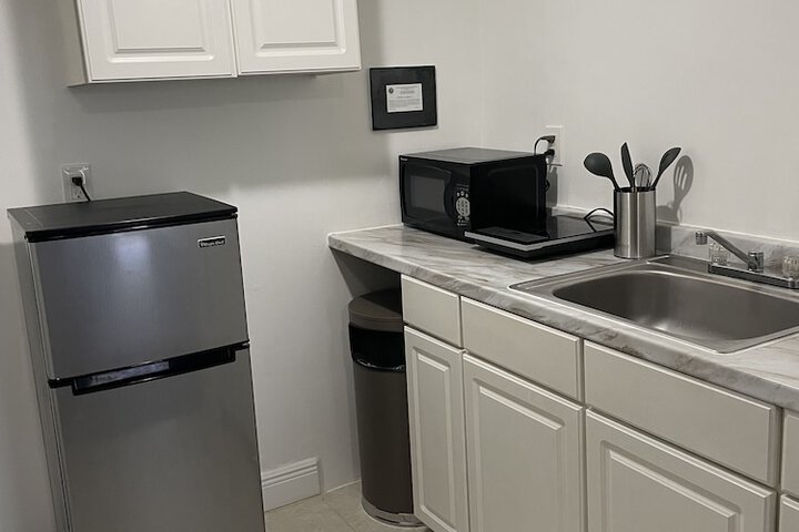 Deluxe King Bed Kitchenette (15 of 16)