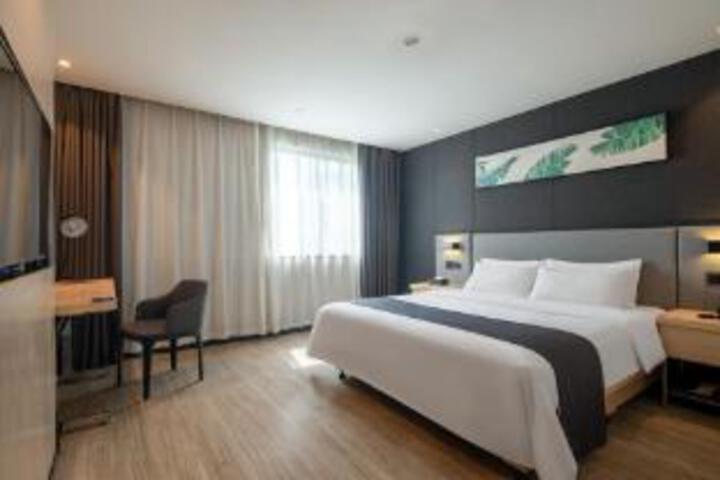 Room 5 of 7