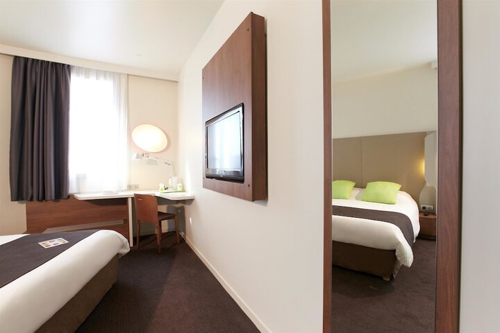 Room 4 of 27