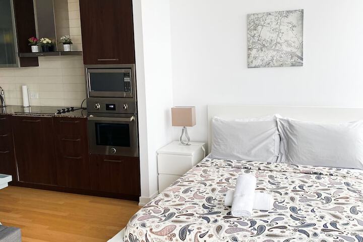 Room 4 of 90
