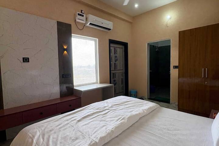 Room 4 of 25