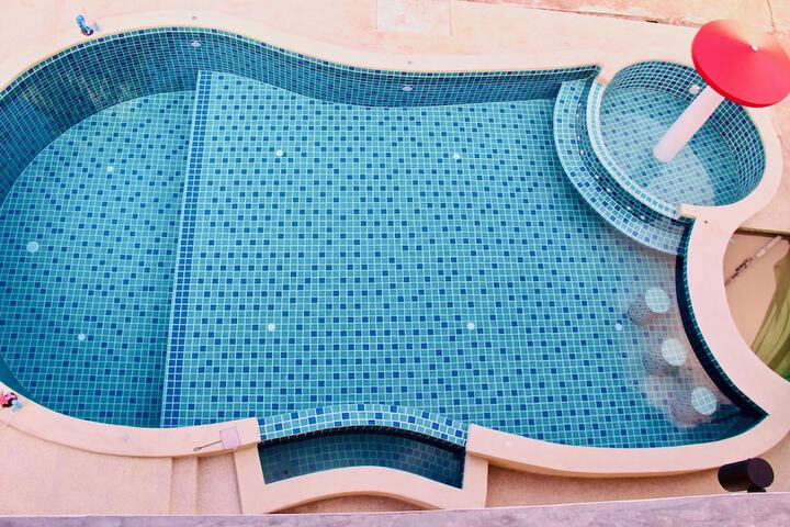 Pool 33 of 60