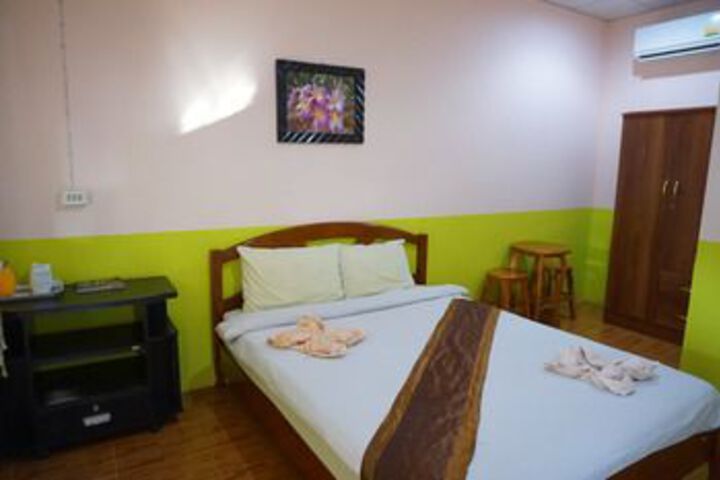 Room 14 of 32