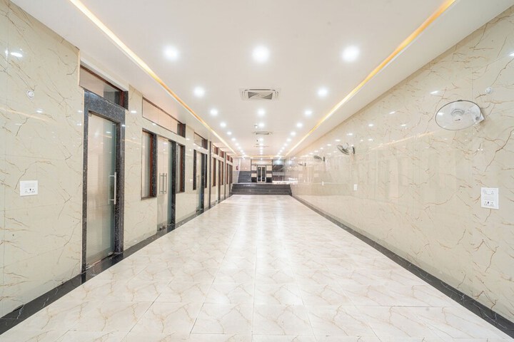 Ballroom/Hall 55 of 73