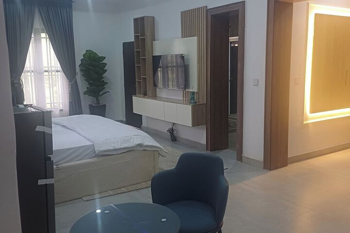 Room 11 of 28