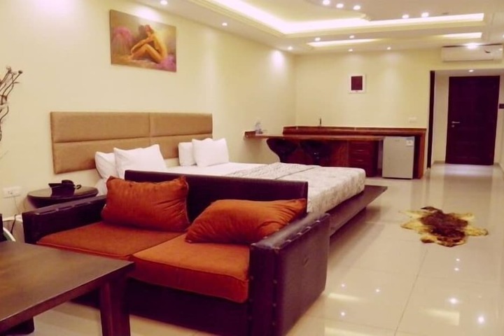 Room 7 of 28