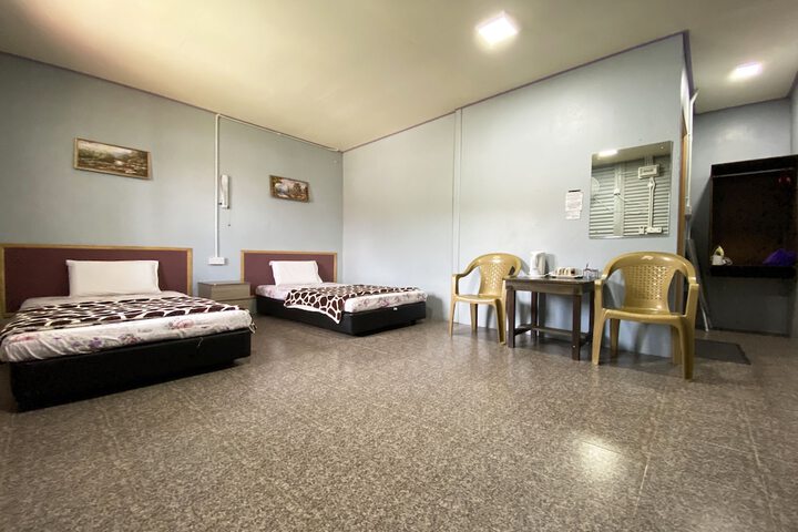 Room 7 of 9