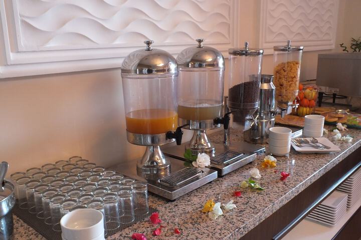 Breakfast area