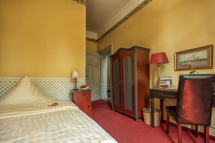 Room 25 of 73