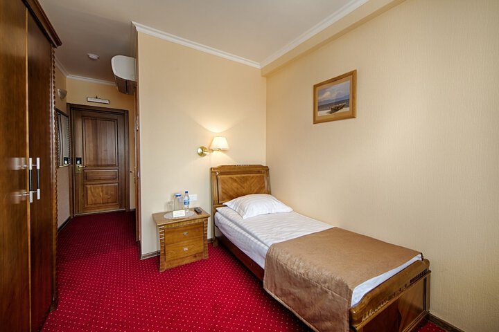 Room 5 of 72