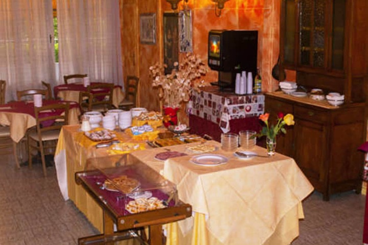 Breakfast/Coffee Service 11 of 22