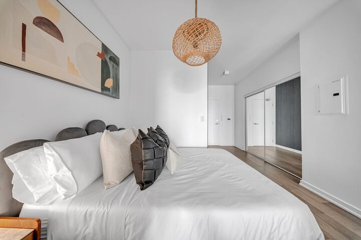 Room 13 of 77