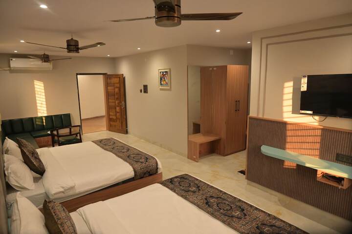 Room 33 of 62