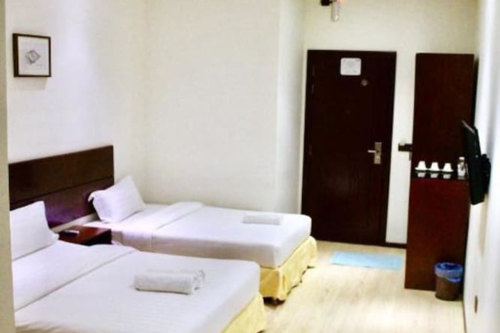 Room 13 of 35
