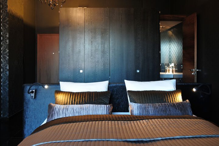 Room 9 of 31
