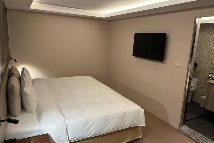 Room 31 of 77