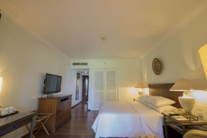 Room 6 of 103