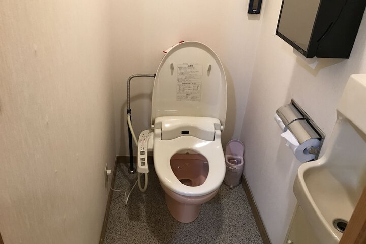 Room 25 of 102