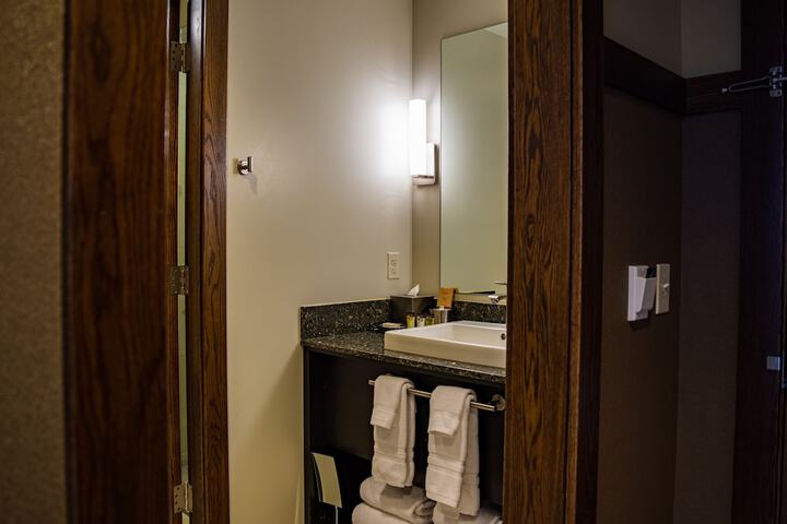 Room 33 of 81